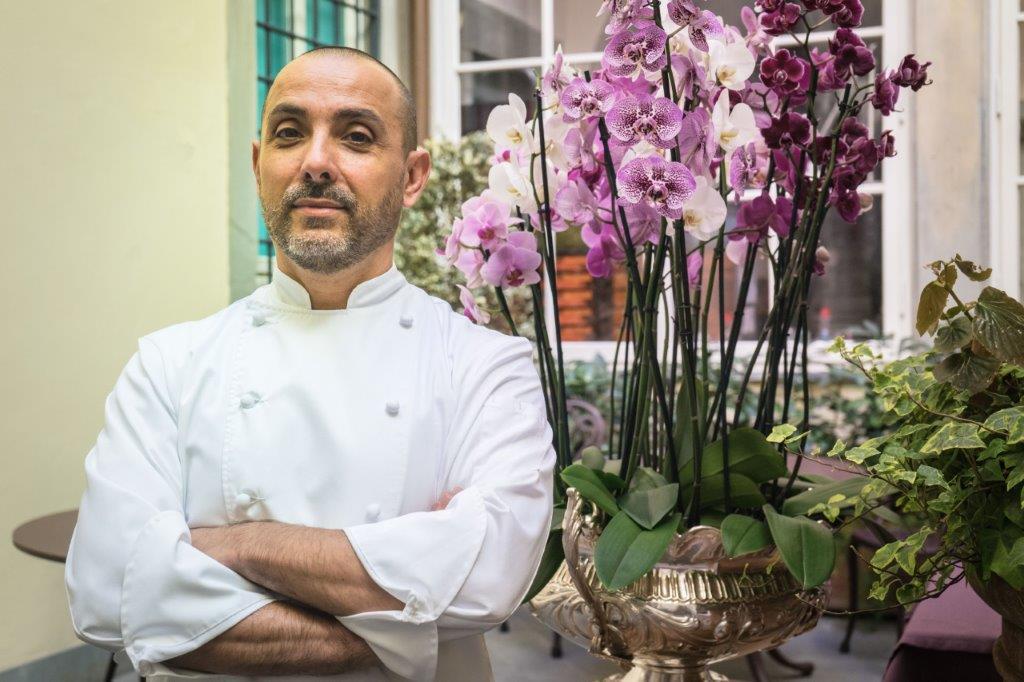 Uovo in camicia, crema di tartufo nero pregiato e carciofi. Di Riccardo Monco