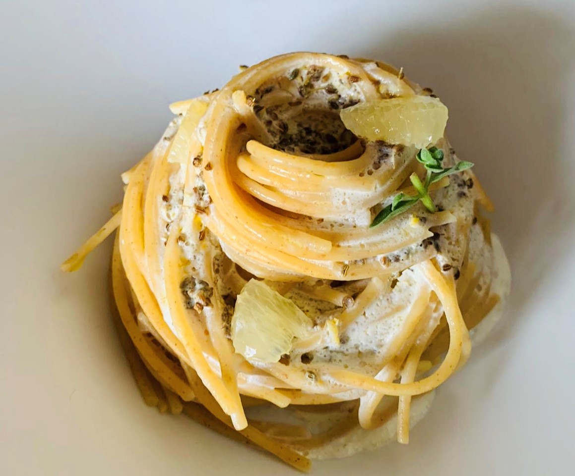 Spaghetti di segale, yogurt, limone e cumino tostato. Di Elio Sironi